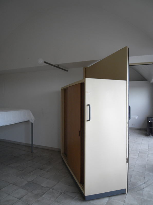 appartement Le Corbusier, vue de la porte penderie.